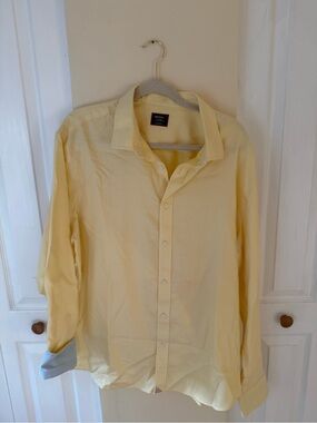 UNTUCKit Pale Yellow Long-Sleeve Button-Up Dress Shirt